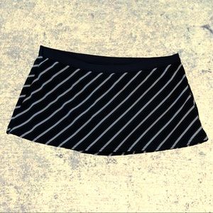 Kenneth Cole Black & White Swim Skirt
